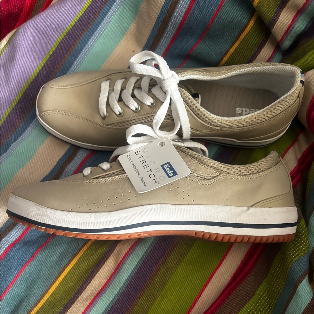 Keds Stretch tennis shoes